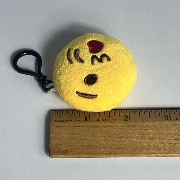 Kiss Heart Emoji Smiley Keychains/backpack clips NEW - Picture 3 of 3